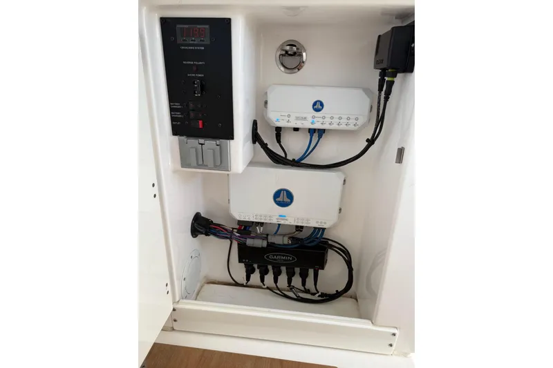 Slide: The Image of 2021 Everglades 365 Center Console - 31