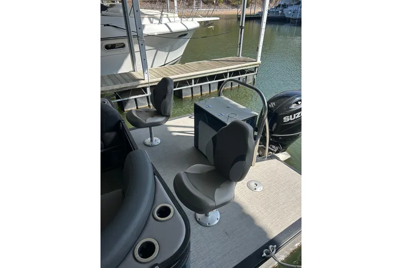 Slide: The Image of 2022 Avalon 2485 LSZ QL pontoon boat interior with seating and Suzuki outboard motor. - 8