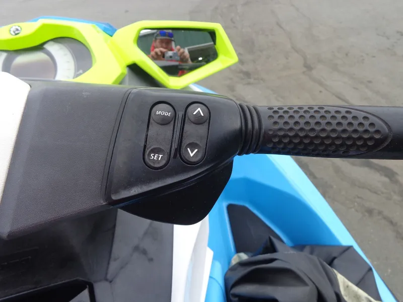 Slide: The Image of Handlebar of a 2015 Sea-Doo GTI SE 130 with controls. - 17
