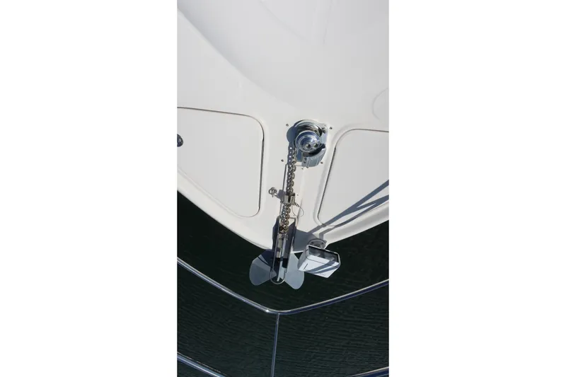 Slide: The Image of Anchor and chain mechanism on 2005 Sea Ray 500 Sundancer yacht. - 12