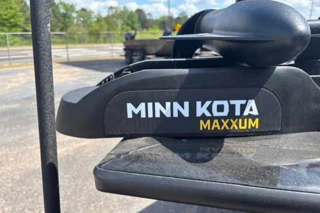 Slide: The Image of Minn Kota Maxxum trolling motor on 2026 Tracker Pro Team 195 boat. - 10