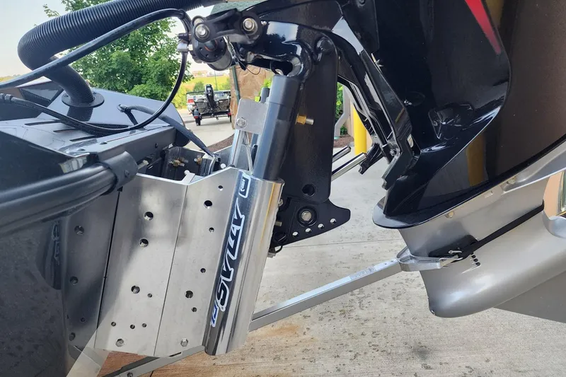 Slide: The Image of 2026 Ranger Z518 boat motor mount with hydraulic jack plate on concrete surface. - 3