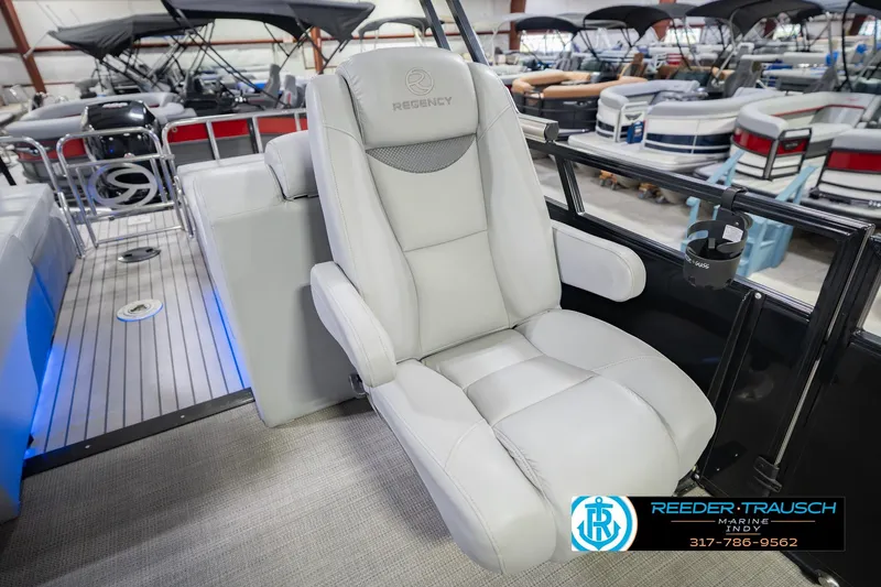 Slide: The Image of Luxurious seating on a 2017 Bennington 220 LE3 pontoon boat in a showroom setting. - 24