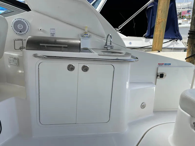 Slide: The Image of Galley area of 2011 Sea Ray Sundancer 280 yacht. - 15