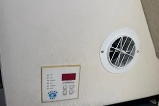 Slide: The Image of Control panel and vent on 2001 Maxum 2400 SCR boat interior. - 8