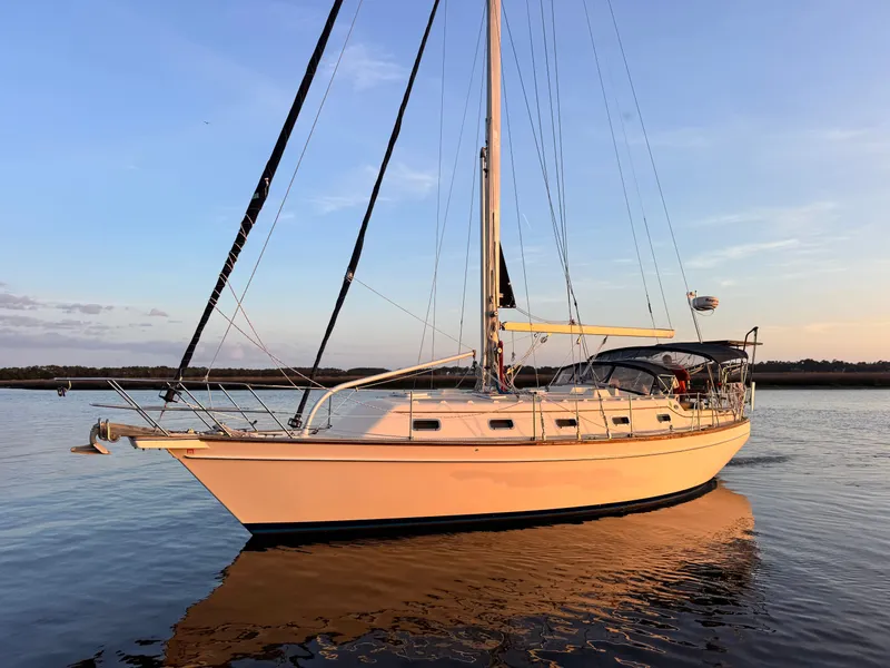 The Image of Island Packet 380 2001 - 0