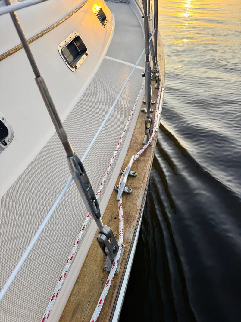 Slide: The Image of Close-up of Island Packet 380 yacht railing, 2001 model. - 11