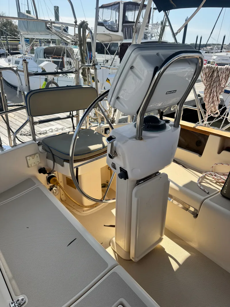 Slide: The Image of Island Packet 380 2001 - 23