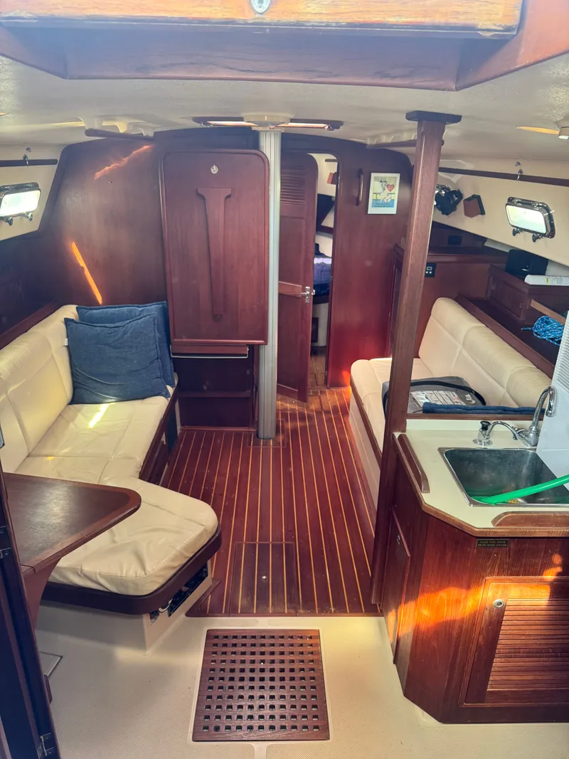 Slide: The Image of Island Packet 380 2001 - 24