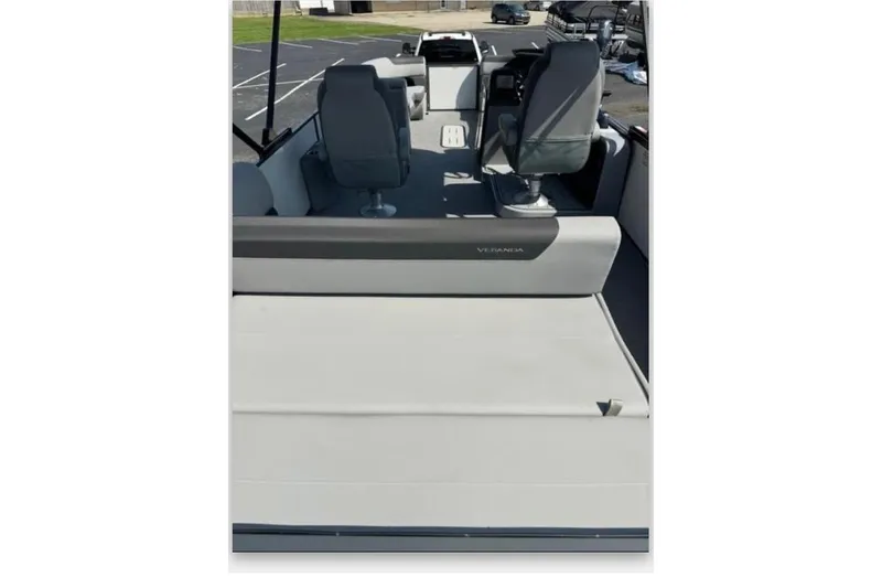 Slide: The Image of 2025 Veranda Relax VR25VLC boat interior with seating and helm, showcasing modern design. - 18