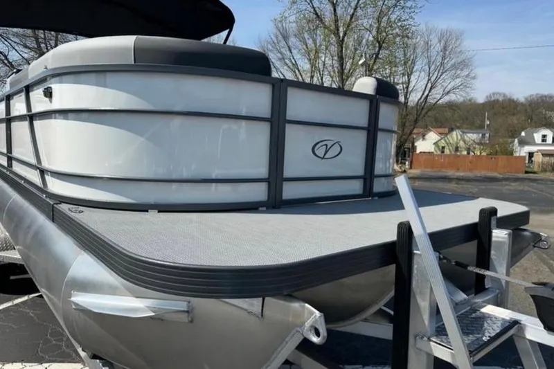 Slide: The Image of 2025 Veranda Relax VR25VLC pontoon boat with sleek design and sturdy aluminum frame. - 9