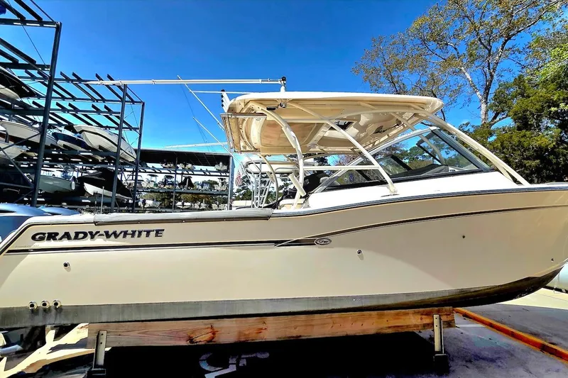The Image of 2015 Grady-White Freedom 307 boat on display under clear blue sky. - 0