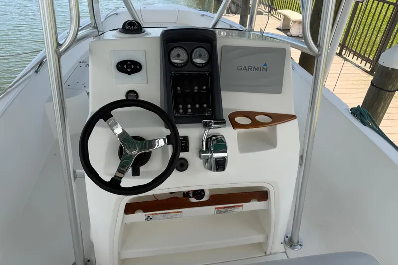 Slide: The Image of Boston Whaler 230 Dauntless 2008 helm with Garmin navigation and steering wheel. - 47