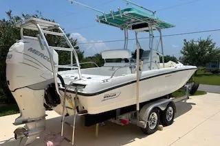 Slide: The Image of 2008 Boston Whaler 230 Dauntless boat on trailer with Mercury engine. - 9