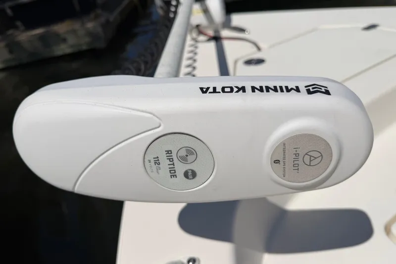Slide: The Image of Minn Kota Riptide trolling motor on 2022 Pathfinder 2200 TRS boat. - 44