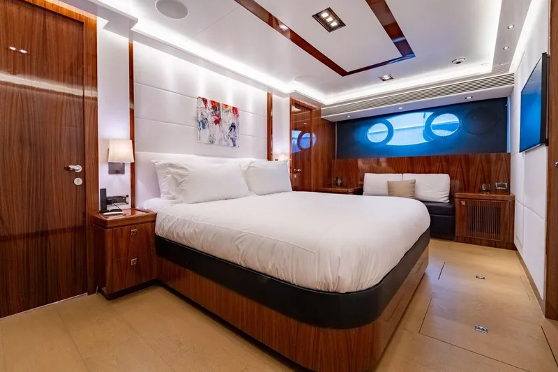 Slide: The Image of Luxurious cabin on the Horizon E88 yacht, built in 2013. - 11