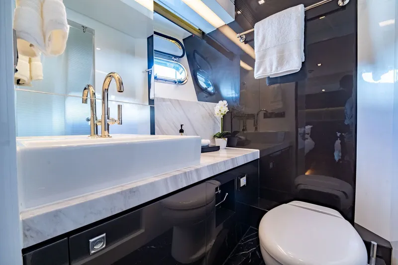 Slide: The Image of Luxurious bathroom on Horizon E88 yacht, modern design, 2013 model. - 14