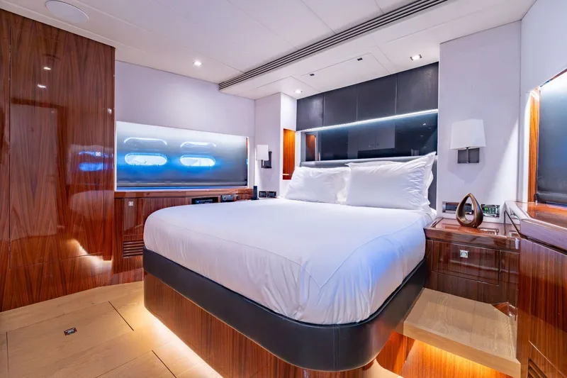 Slide: The Image of Luxurious bedroom on the Horizon E88 yacht, year 2013. - 15