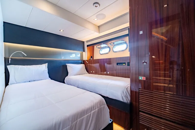 Slide: The Image of Luxurious cabin on Horizon E88 yacht, built in 2013. - 16