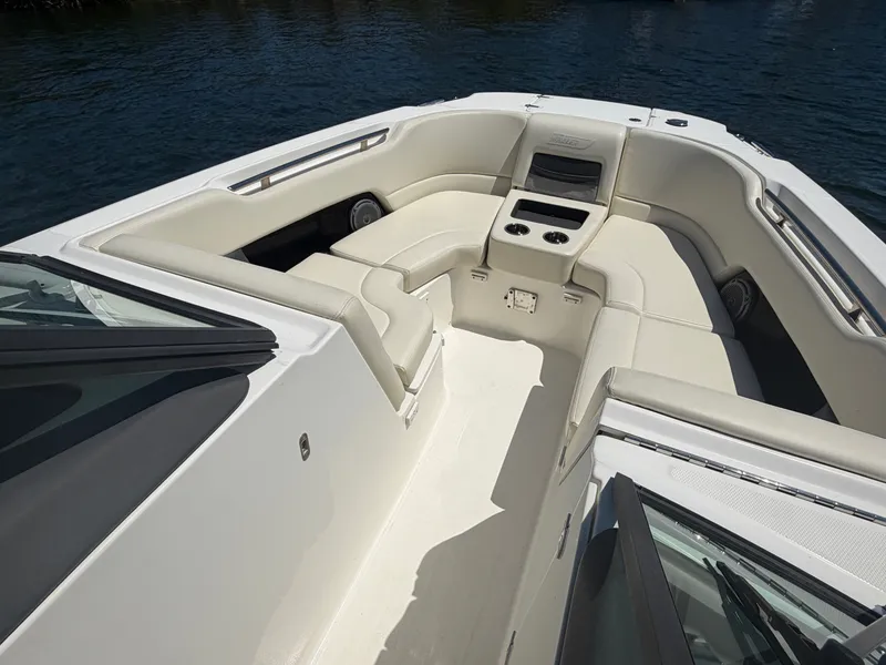 Slide: The Image of Interior view of 2016 Boston Whaler 270 Vantage boat. - 13