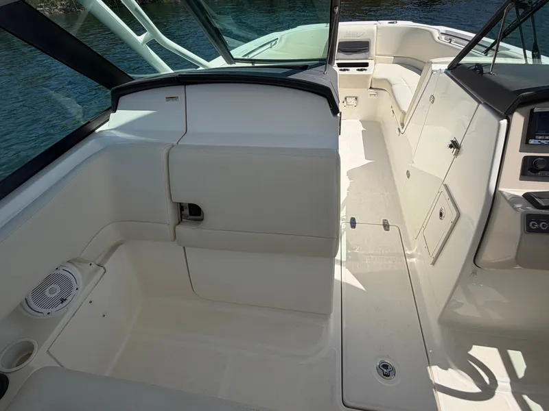 Slide: The Image of Interior of a 2016 Boston Whaler 270 Vantage boat. - 15
