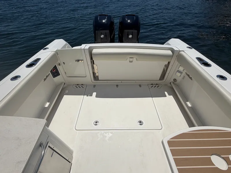 Slide: The Image of Boston Whaler 270 Vantage 2016 boat rear with engines on water. - 22