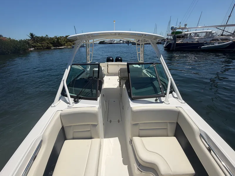Slide: The Image of Boston Whaler 270 Vantage 2016 on calm waters. - 25