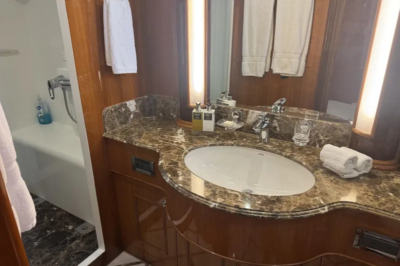 Slide: The Image of Portside Master Head - 20