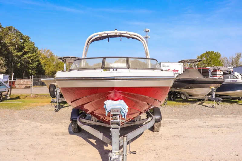 Slide: The Image of 2024 Yamaha Boats AR195 on trailer, parked outdoors under clear blue sky. - 8