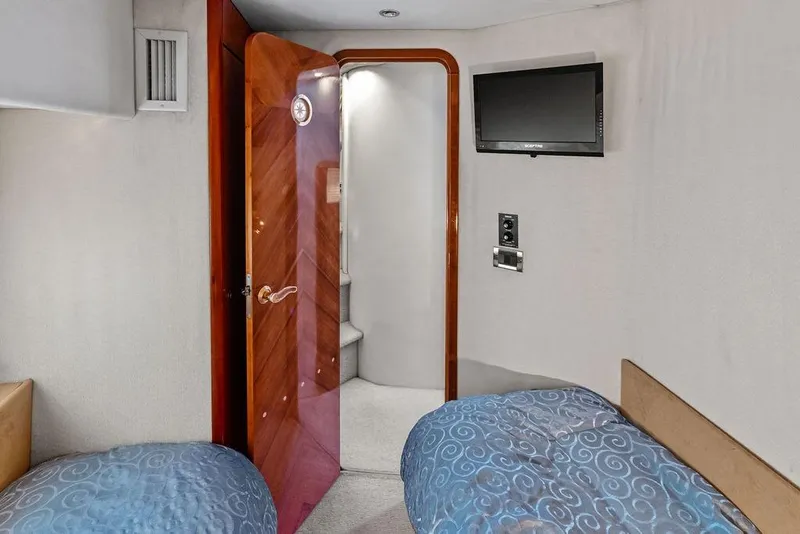 Slide: The Image of Interior cabin of 1999 Azimut 58 yacht with twin beds and wall-mounted TV. - 22