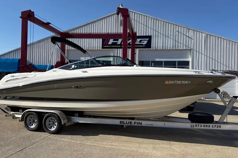 The Image of 2007 Sea Ray 250 Select EX boat on trailer outside a marine facility. - 1