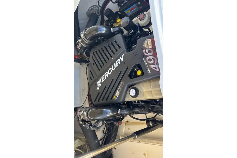 Slide: The Image of Mercury MerCruiser engine in 2007 Sea Ray 250 Select EX boat. - 23