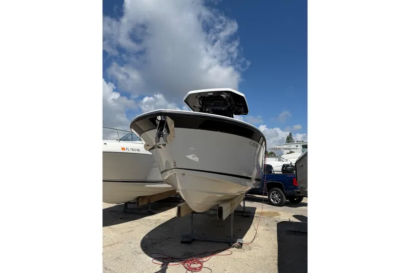 Slide: The Image of Twin Mercury FourStroke engines on a 2018 Blackfin 242 CC boat. - 5