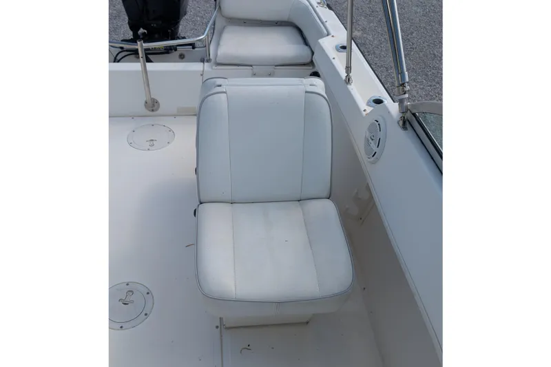 Slide: The Image of White seat on 1998 Boston Whaler Ventura 20 boat, featuring clean upholstery and deck details. - 10