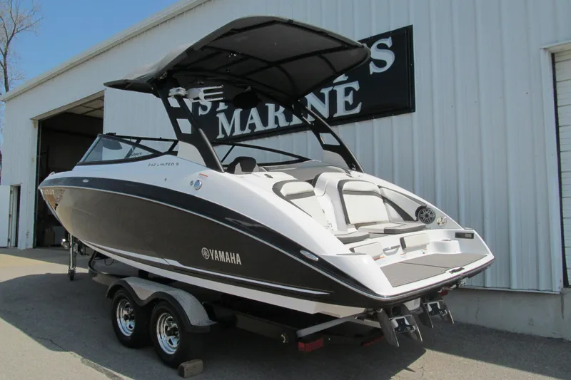 Slide: The Image of 2018 Yamaha Boats 242 Limited S on trailer outside marine shop. - 4
