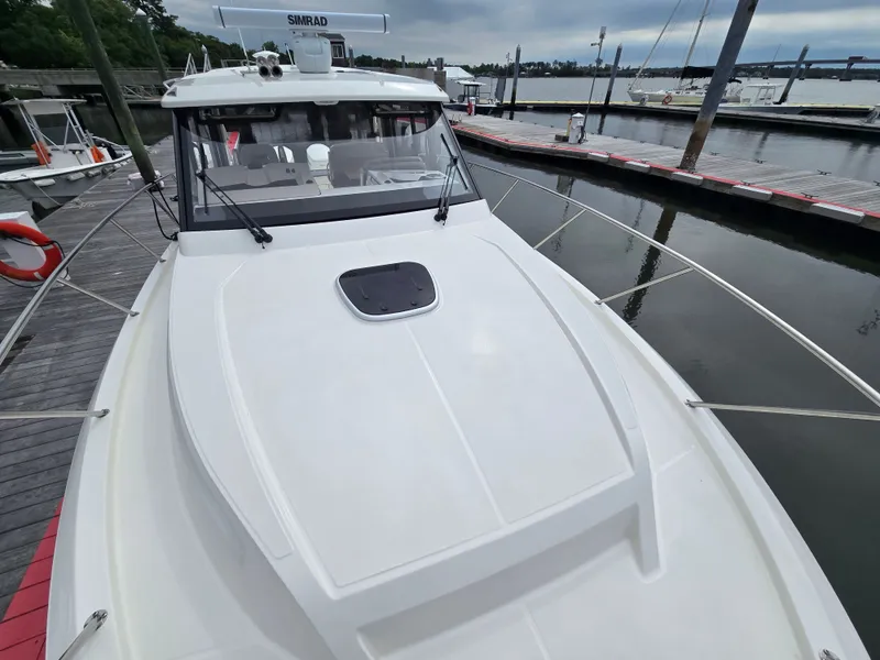 Slide: The Image of Boston Whaler 365 Conquest 2026 - 42