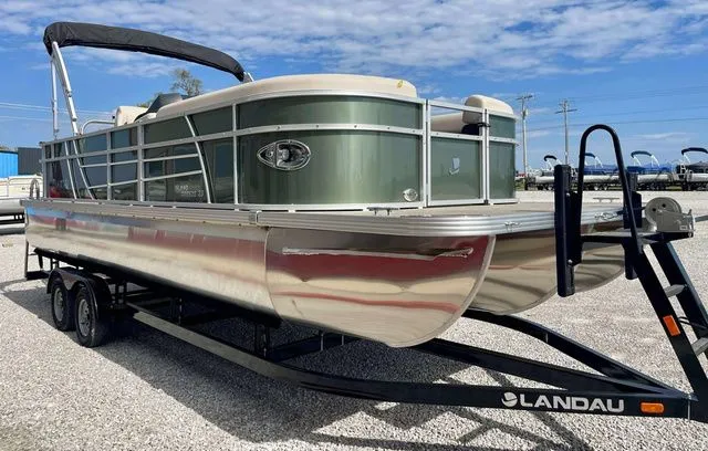 Slide: The Image of Landau Island Breeze 23 powered by a Suzuki 200HP 2026 - 10