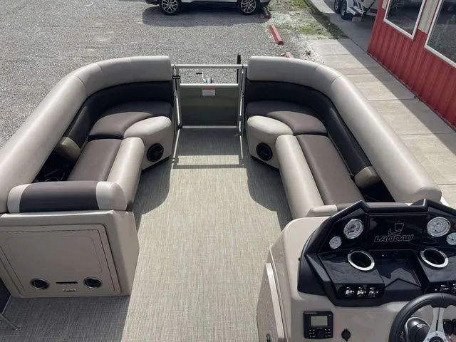 Slide: The Image of Landau Island Breeze 23 powered by a Suzuki 200HP 2026 - 11