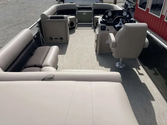 Slide: The Image of Landau Island Breeze 23 powered by a Suzuki 200HP 2026 - 12