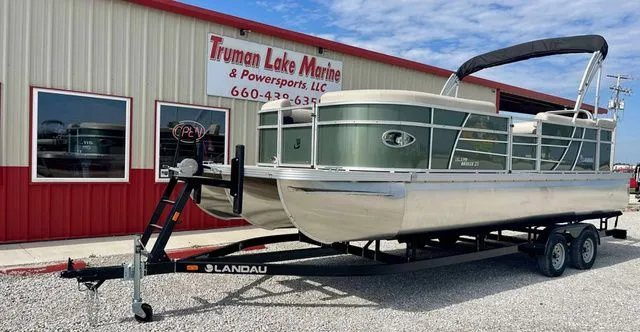Slide: The Image of Landau Island Breeze 23 powered by a Suzuki 200HP 2026 - 14