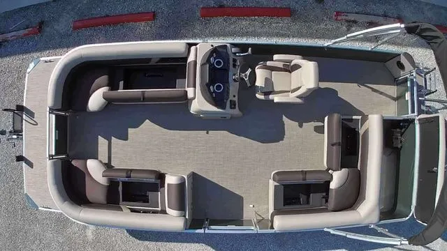 Slide: The Image of Landau Island Breeze 23 powered by a Suzuki 200HP 2026 - 21