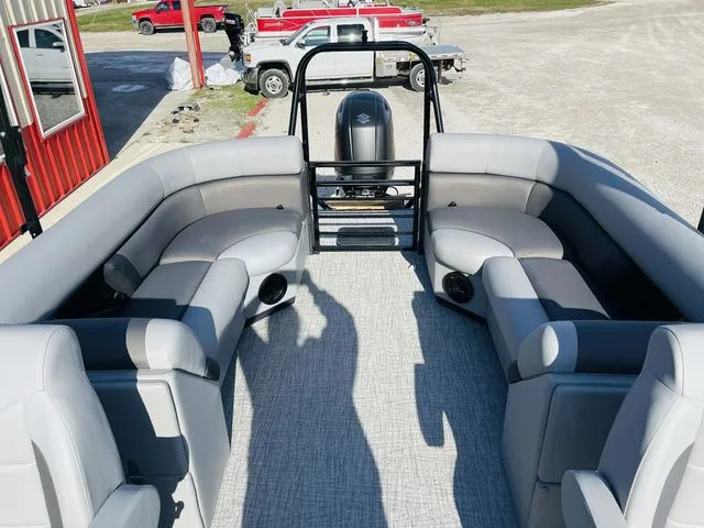 Slide: The Image of Landau Island Breeze 23 Sport Rear powered with a 200HP S 2026 - 13