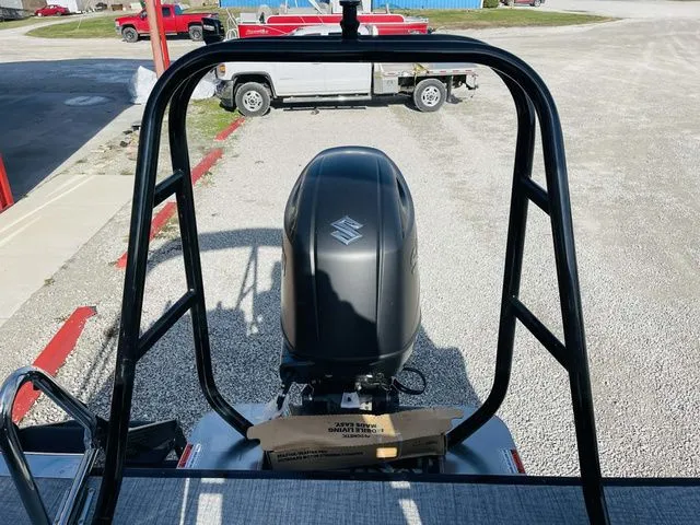Slide: The Image of Landau Island Breeze 23 Sport Rear powered with a 200HP S 2026 - 16