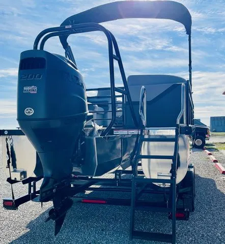 Slide: The Image of Landau Island Breeze 23 Sport Rear powered with a 200HP S 2026 - 17