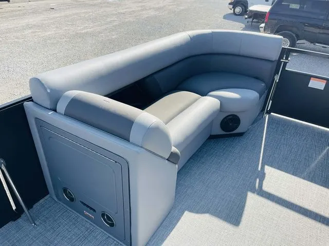 Slide: The Image of Landau Island Breeze 23 Sport Rear powered with a 200HP S 2026 - 7