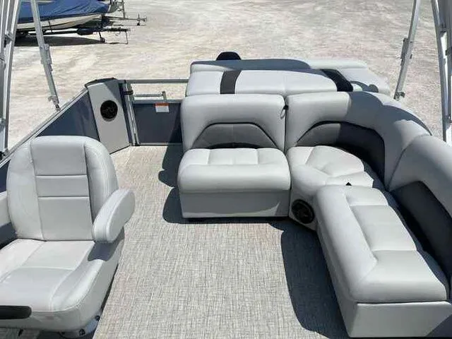 Slide: The Image of Landau Island Breeze 21 powered by a Suzuki 90HP 2025 - 10