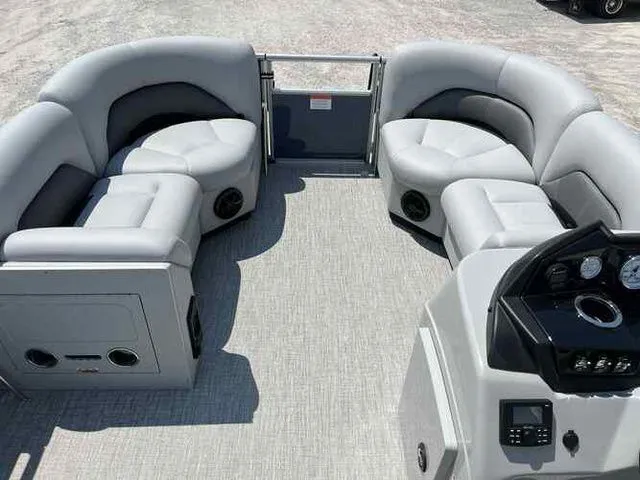 Slide: The Image of Landau Island Breeze 21 powered by a Suzuki 90HP 2025 - 11