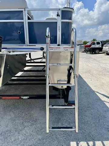 Slide: The Image of Landau Island Breeze 21 powered by a Suzuki 90HP 2025 - 13