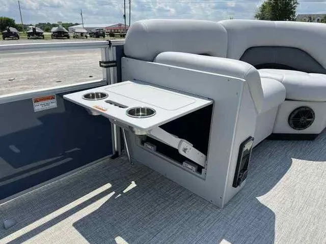 Slide: The Image of Landau Island Breeze 21 powered by a Suzuki 90HP 2025 - 9