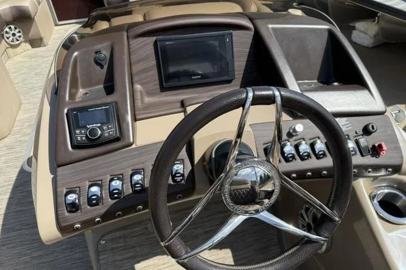 Slide: The Image of 2020 Bennington 25 QSBIO boat dashboard with steering wheel and control panel. - 12